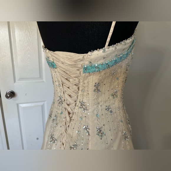 Cream Aline prom or wedding dress - Picture 4 of 16